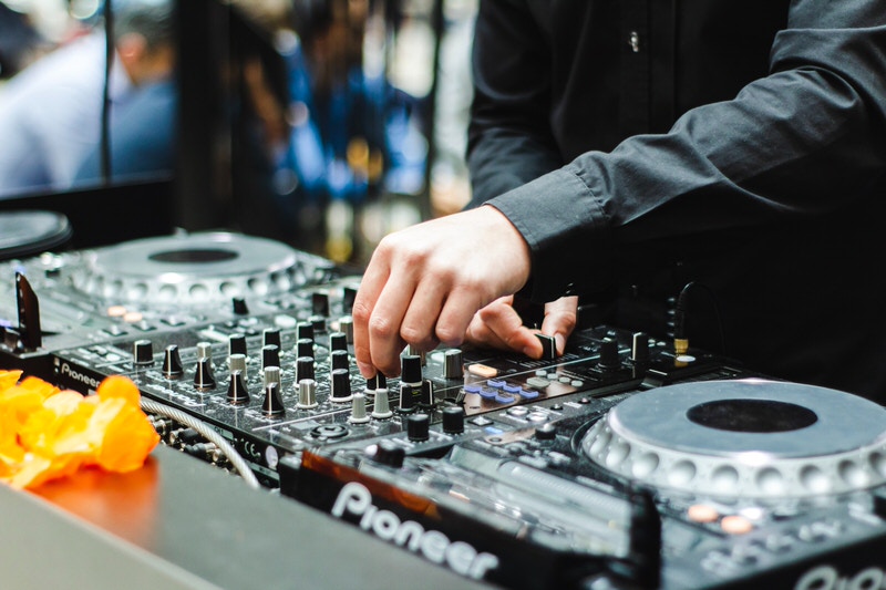mardi-gras-dj